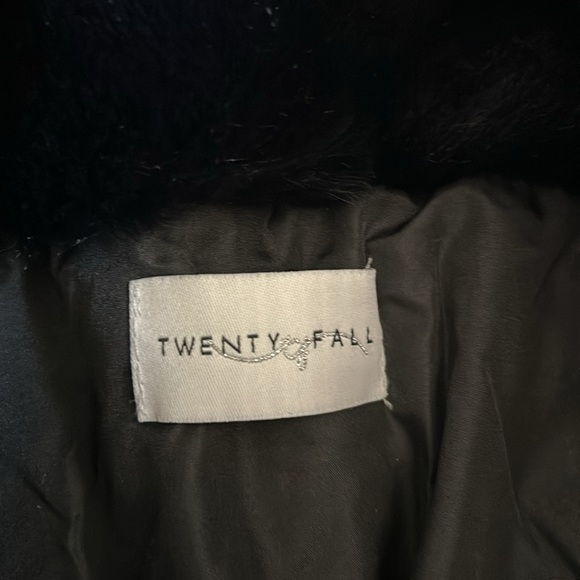 Twenty fall faux fur jacket - Picture 2 of 4
